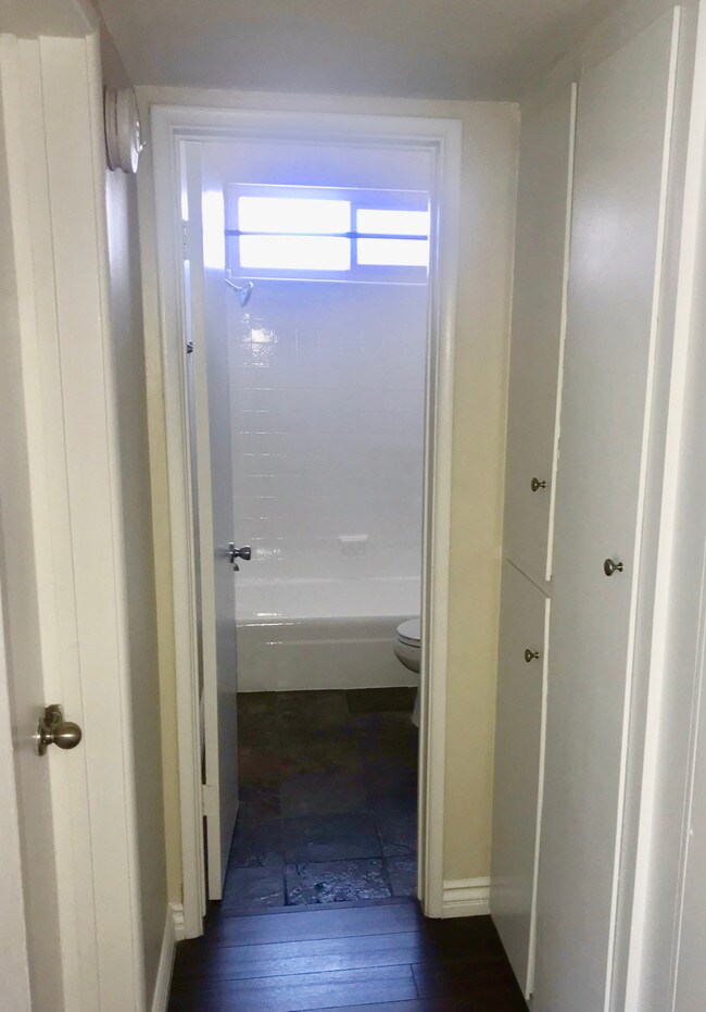 Building Photo - 3842 Prospect Ave