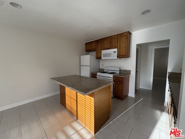 Building Photo - 315 N Coronado St