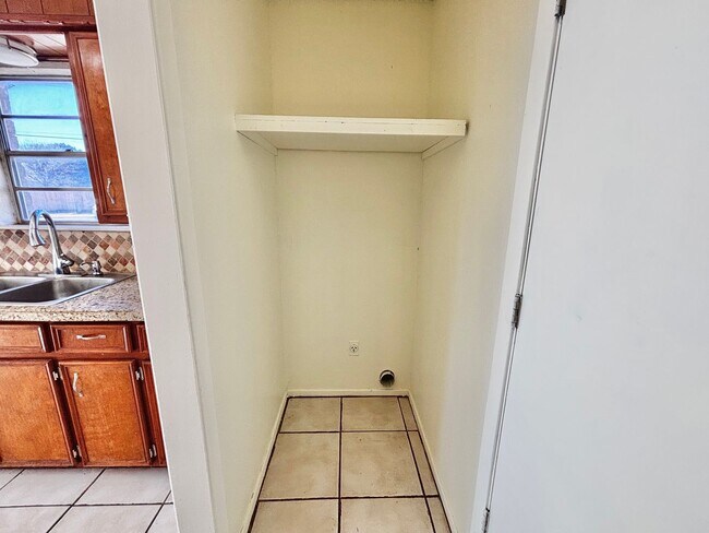Building Photo - Freshly Remodeled 3 Bedroom 2 Bathroom Home in Frenship ISD