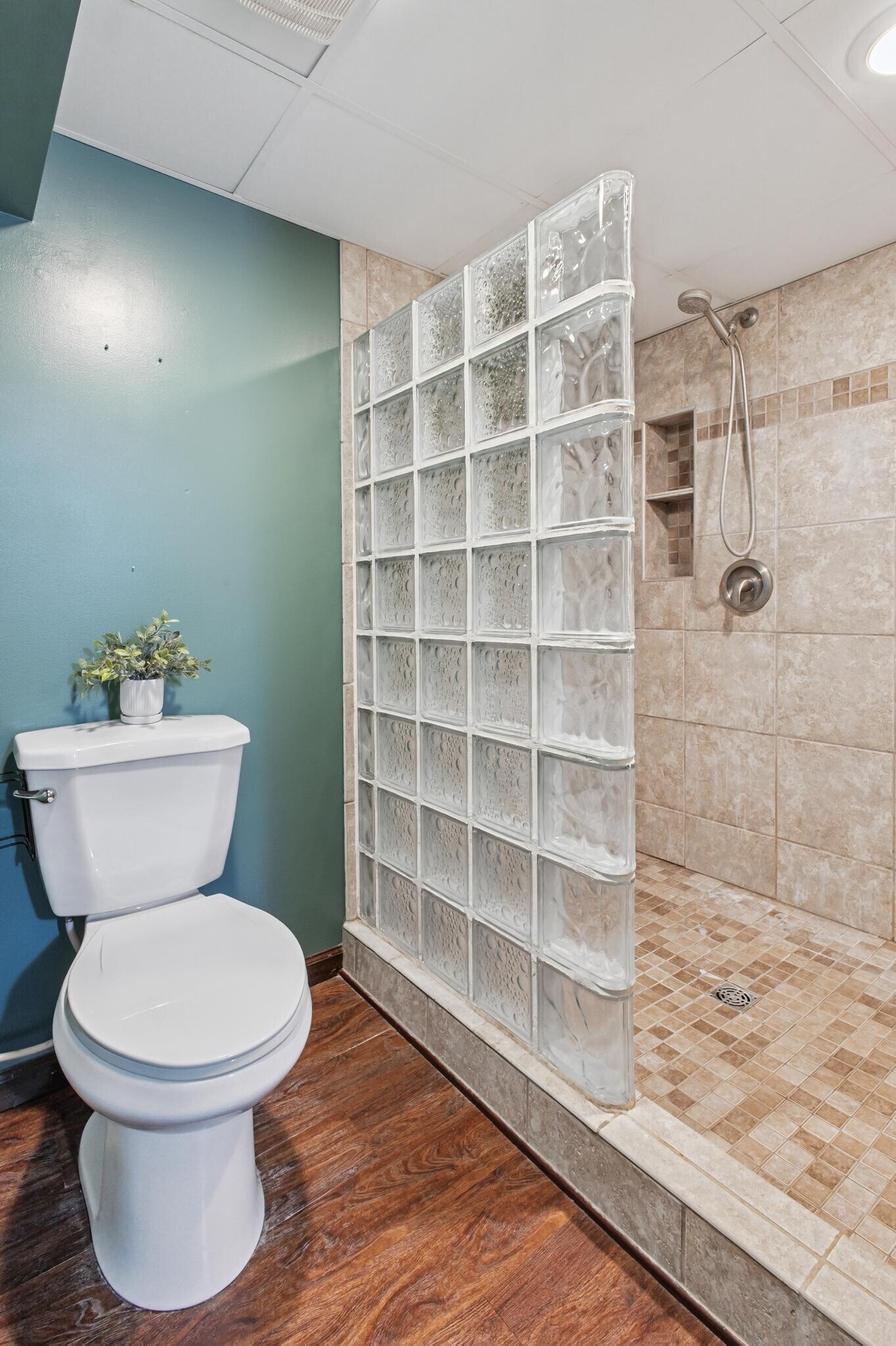 Building Photo - 5800 Moore Lake Dr W