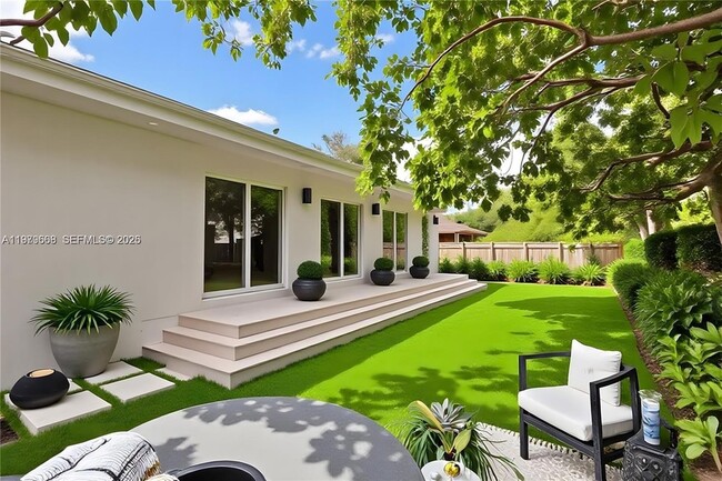 Building Photo - 2251 SW 20th St