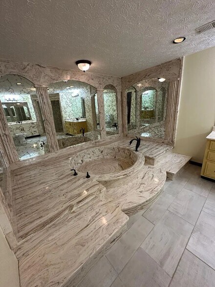 Building Photo - 194 Millbrook Farm Rd