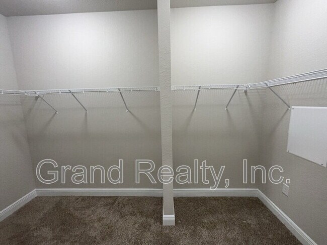 Building Photo - 3823 Shady Grove Dr