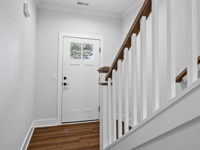 Building Photo - 3 Bed, 2.5 Bath - Lucky Penny End Unit