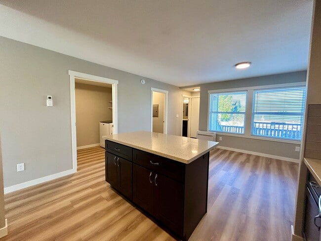 Building Photo - New Holly Townhouse