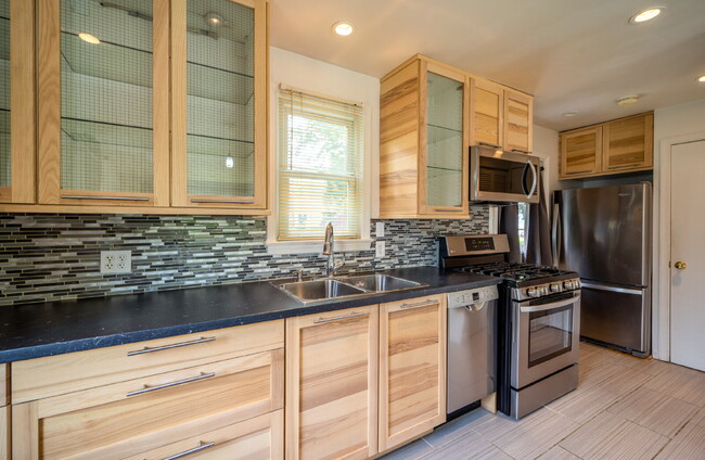 Building Photo - Your Ideal Lifestyle Awaits in this Stunni...