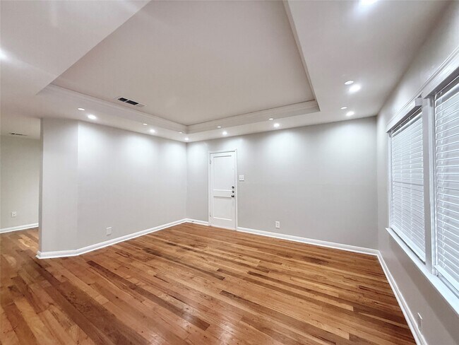 Building Photo - 20 Pinedale St