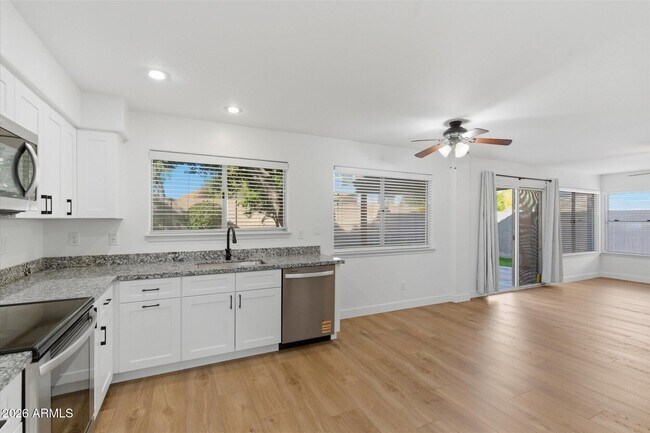 Building Photo - 14252 S 43rd Pl