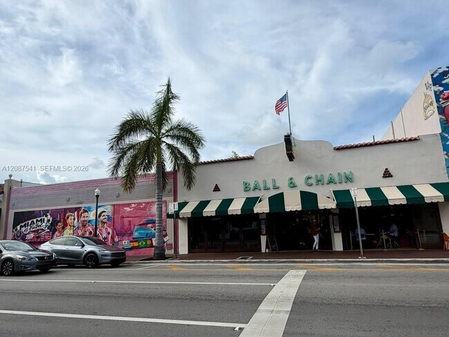 Building Photo - 975 SW 10th St