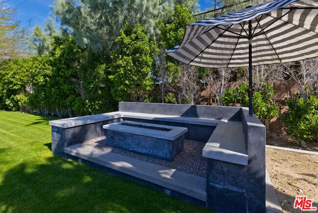 Building Photo - 2660 N Farrell Dr