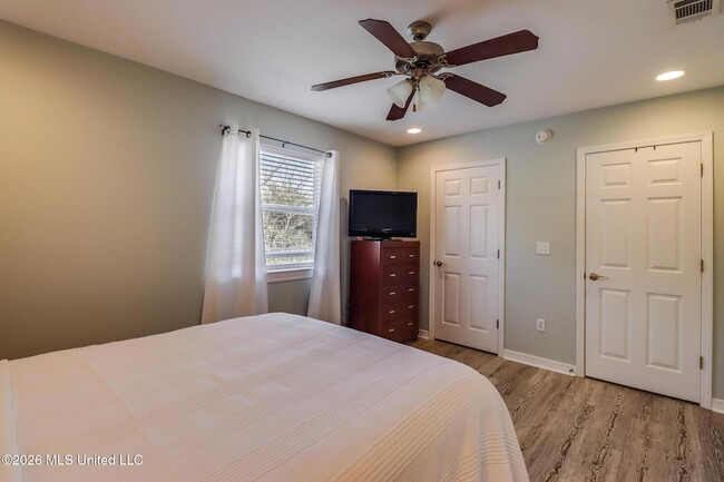 Building Photo - 1282 Beach Blvd