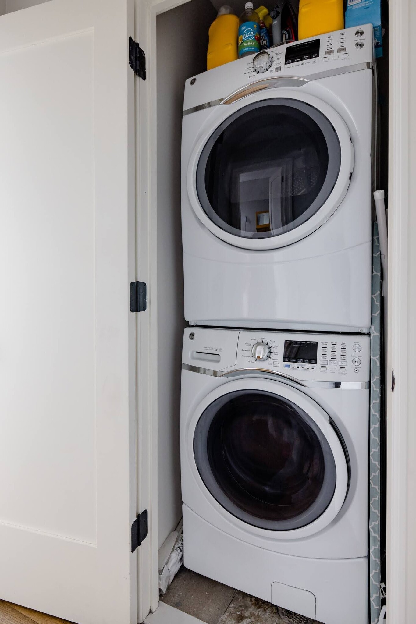 Convenient in-unit laundry featuring a full-size, energy-efficient washer and dryer. - 504 Maple St