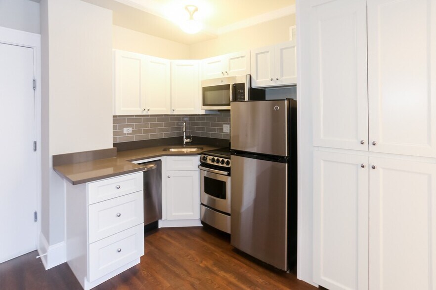 Building Photo - 817 W Lakeside Pl