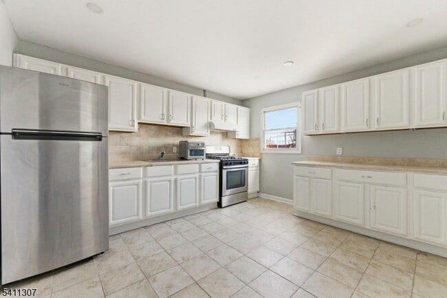 Building Photo - 467-469 Summer Avenue Unit 2