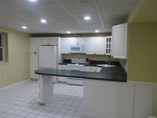 Building Photo - 33 Pine Cone Ln