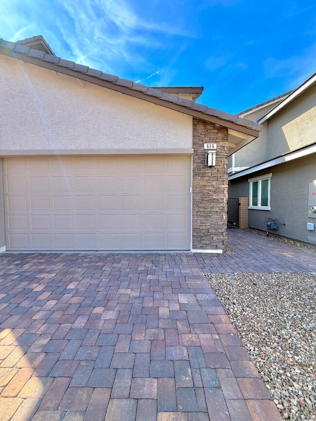 Building Photo - 3 Bedroom Townhome for Rent in Cadence Henderson | Solar Home | Master-Planned Community Near Las...