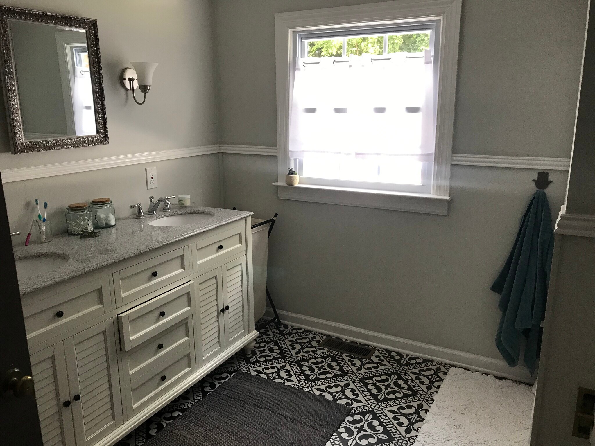Master bathroom - 1131 Kenwood Dr