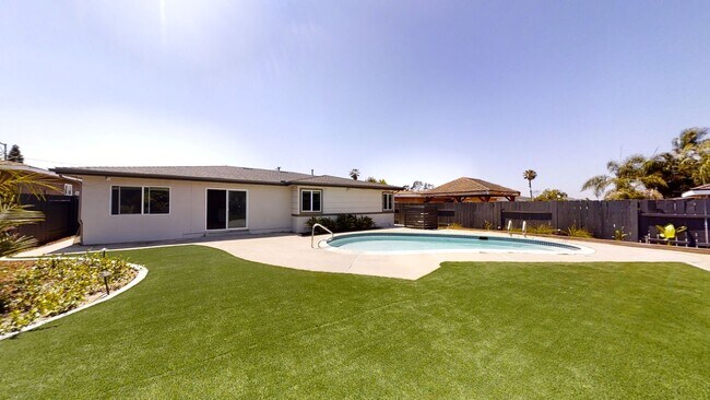 Building Photo - Renovated! 8BD/4BA with POOL!! (Lease Out ...
