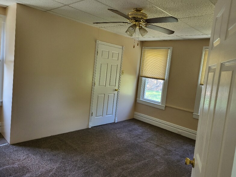 Building Photo - 221 Alries St