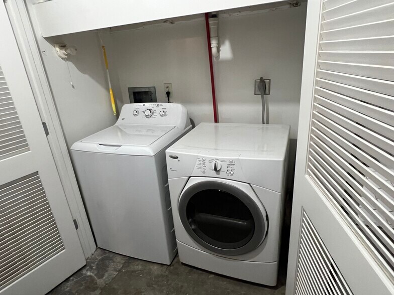 Washer/Dryer - 523 Grand Blvd