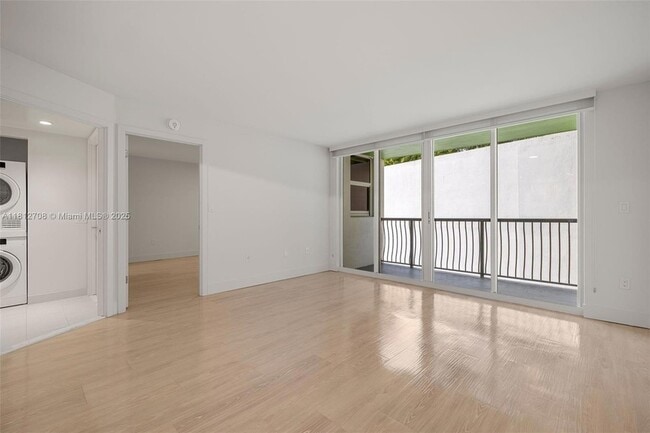 Building Photo - 1756 N Bayshore Dr