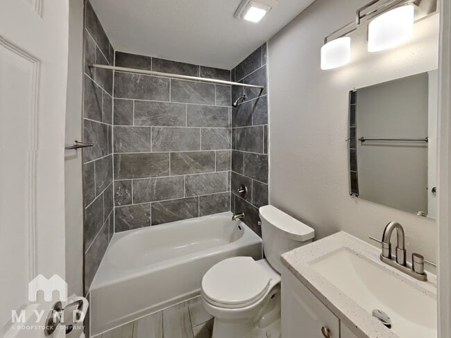 Building Photo - 1339 Primrose Ct