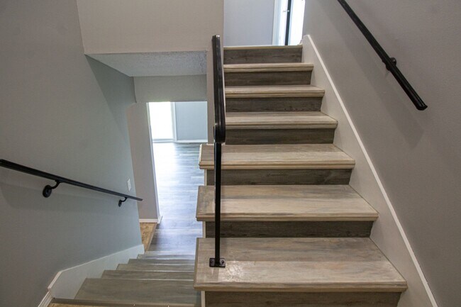 Building Photo - 3 Bed 1.5 Bath Condo in Lakewood Estate