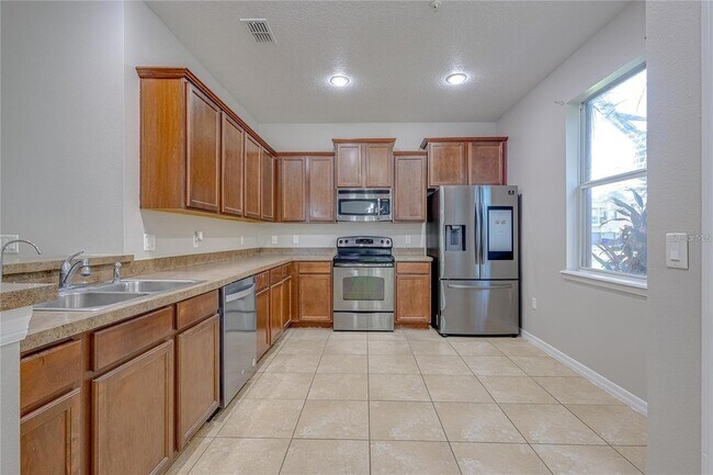 Building Photo - 2221 Betsy Ross Ln