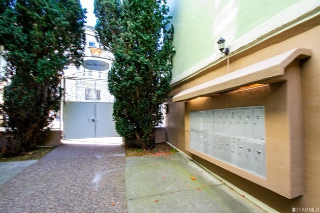 Building Photo - 1450 Washington St