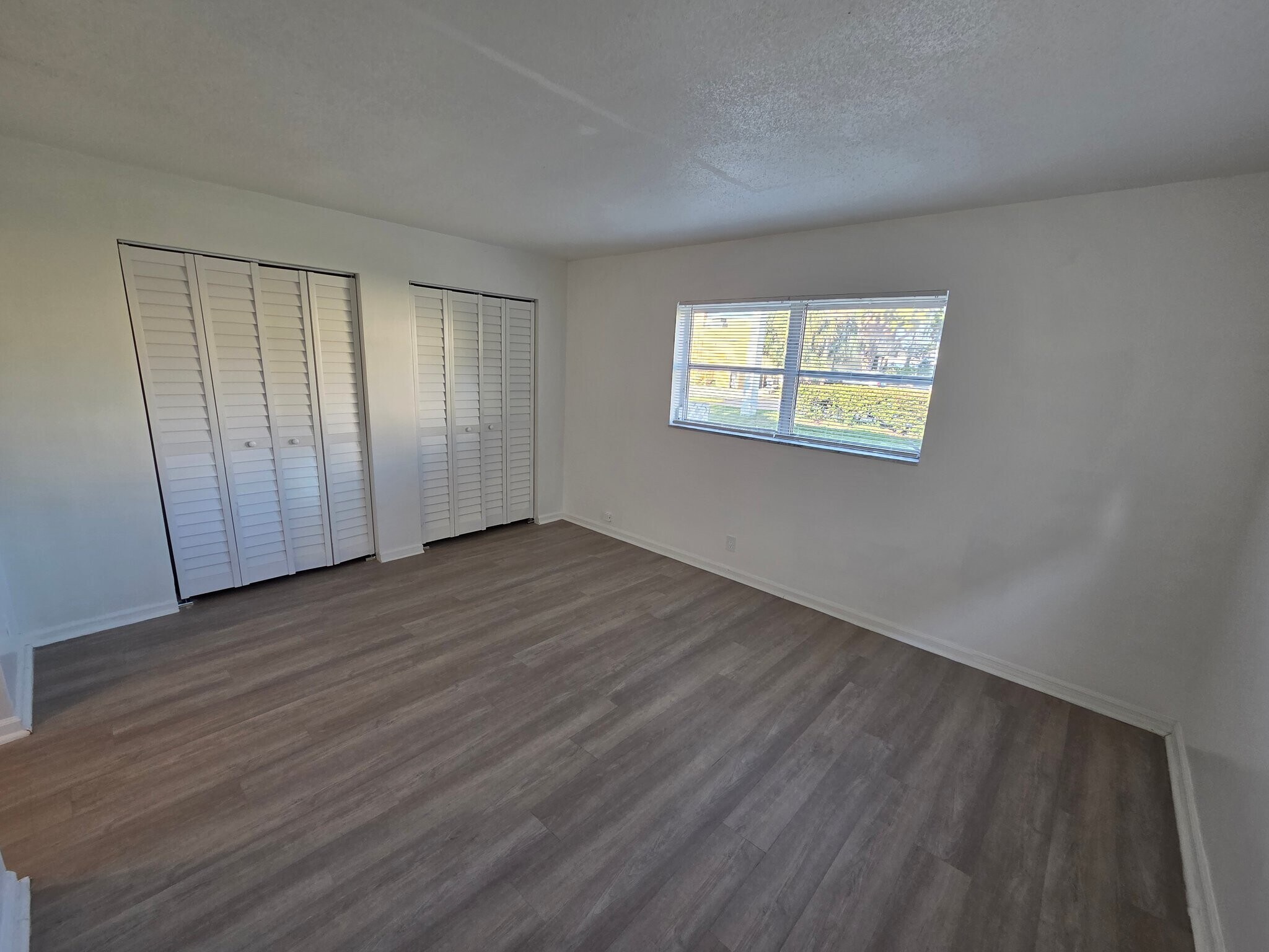 Building Photo - 212 SE 9th Ave