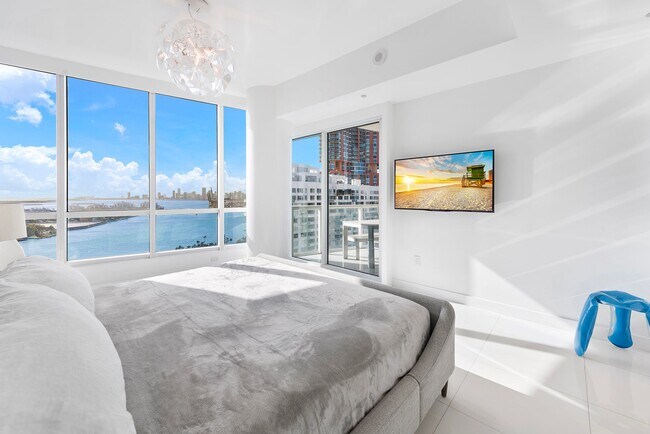 Building Photo - 100 South Pointe Dr