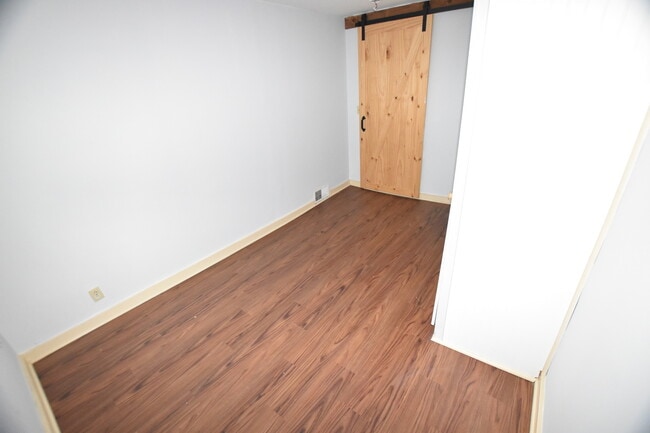 Building Photo - 457 Talma St