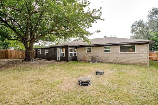 Building Photo - 3812 Linkwood Dr