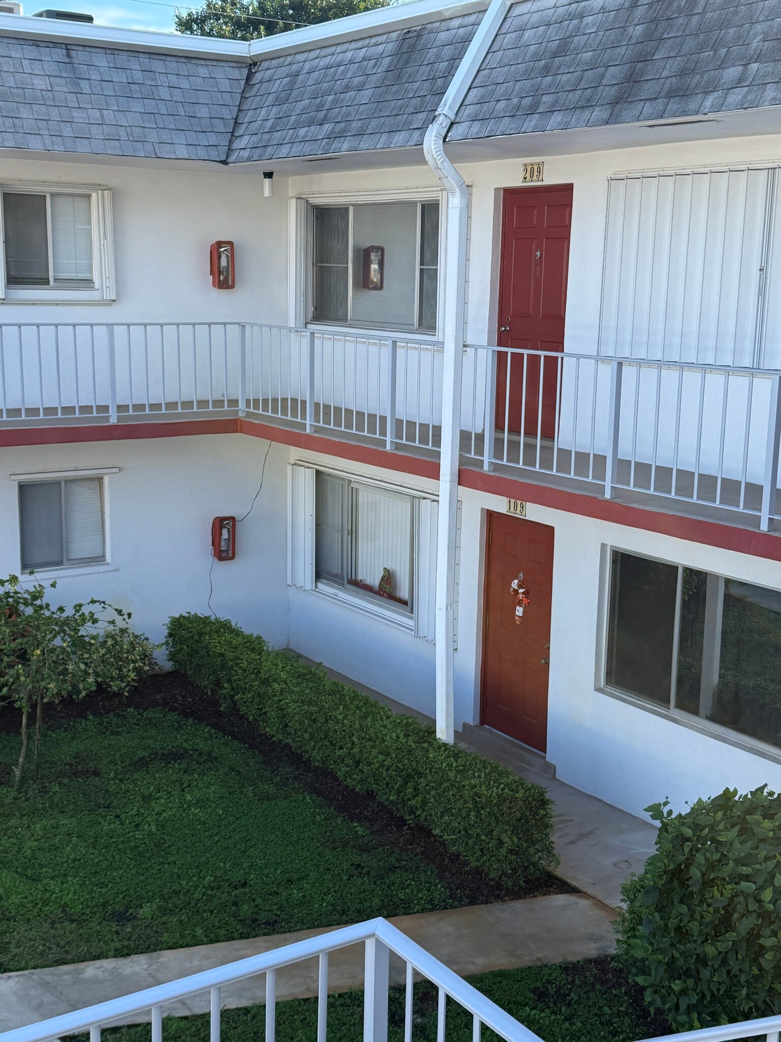 2nd Floor Unit - 2960 Lake Osborne Dr