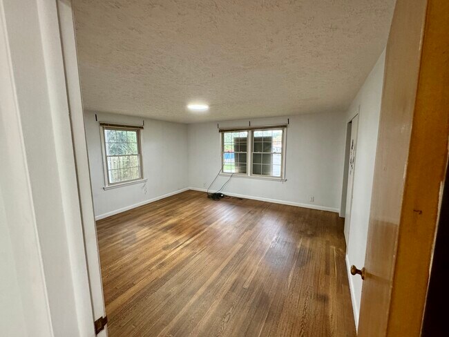 Building Photo - 200 E Glendora Dr