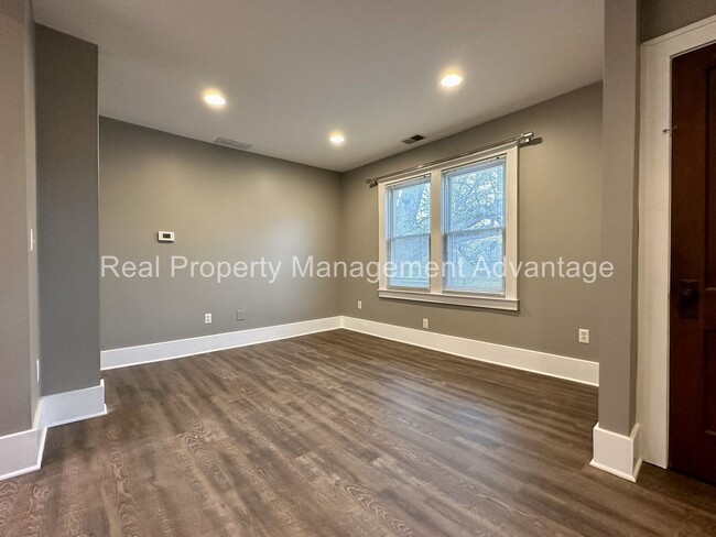 Building Photo - 851 Gardendale.