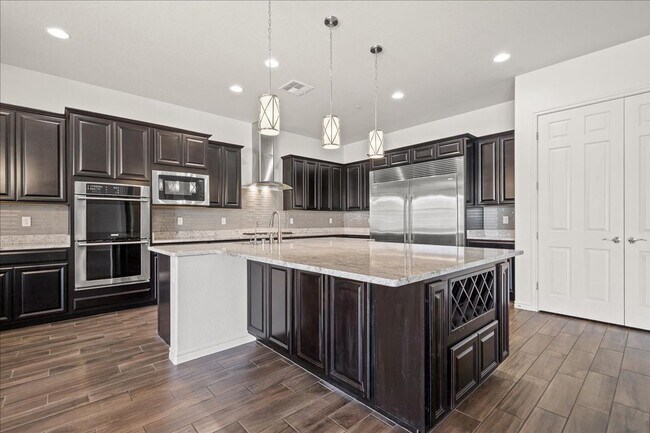 Building Photo - Fabulous Home with NexGen Sutie!