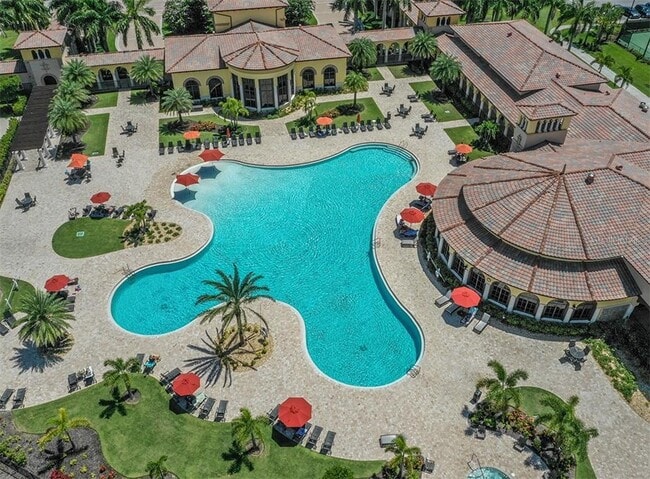 Building Photo - "Spacious 3-Bedroom Townhouse with Lake Views & Modern Finishes in Gran Paradiso"