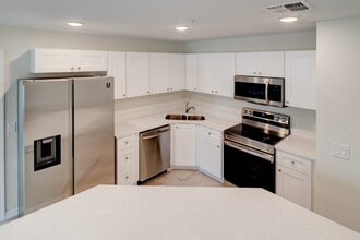 Building Photo - Kiwi Apartments
