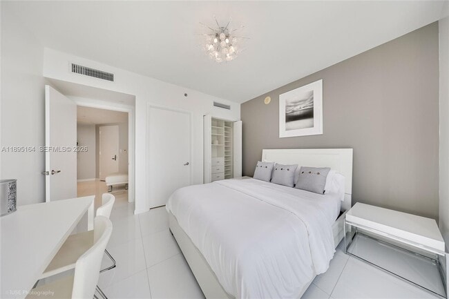 Building Photo - 495 Brickell Ave