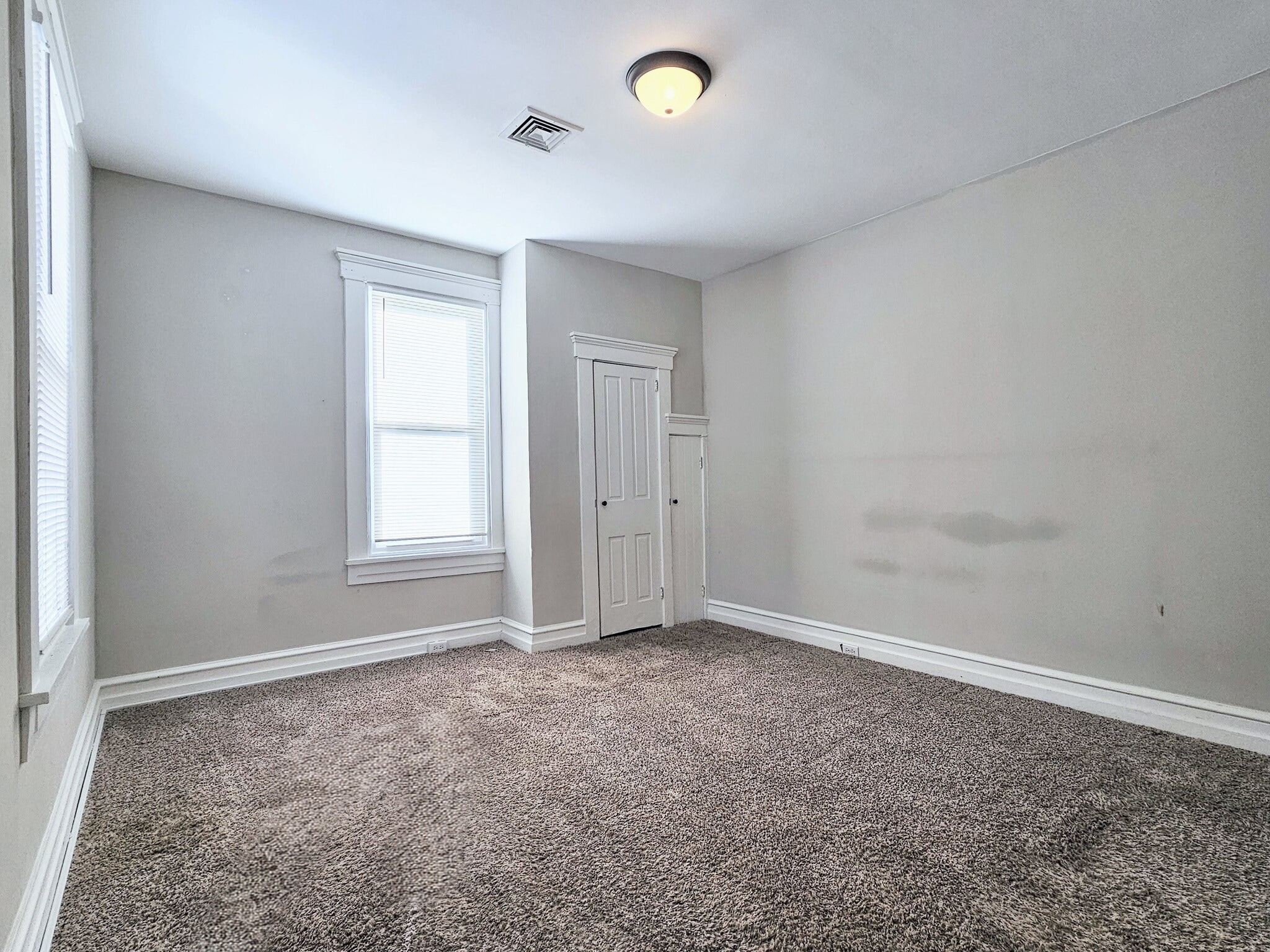 Building Photo - 221 Main St