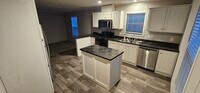 Building Photo - 207 Redwood Ct