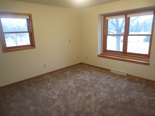 Building Photo - 409 Knights Ave