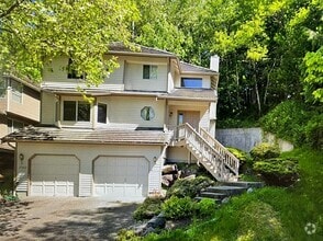 Building Photo - Great House in Redmond near Microsoft camp...