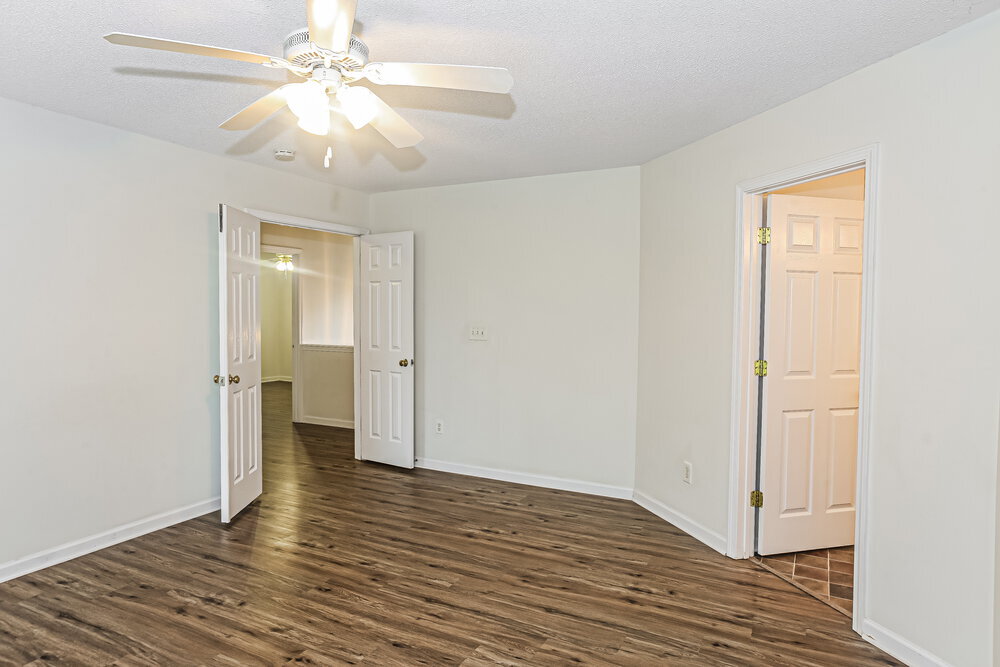 Building Photo - 1036 Meadowbrook Ln SW