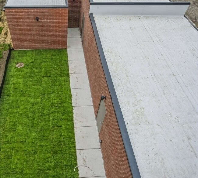 Building Photo - 4014 S Ellis Ave