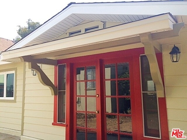 Building Photo - 1112 E Lexington Dr