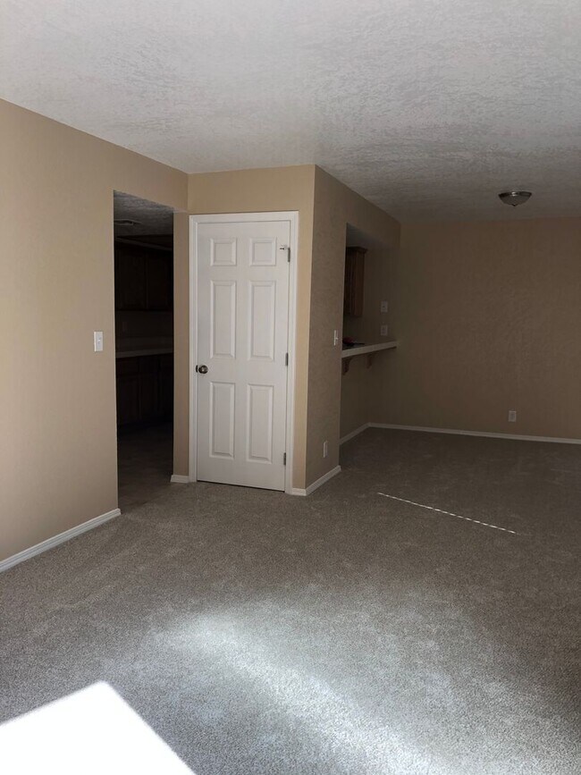 Building Photo - 2600 Chandler Ct