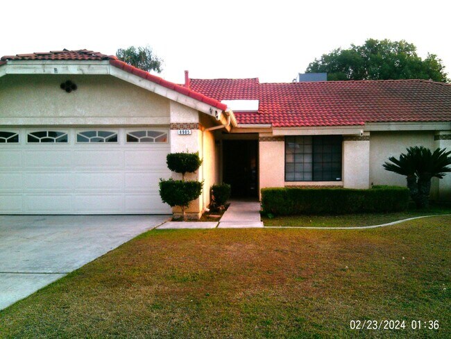 Building Photo - CAMPUS PARK !!! MOVE IN SPECIAL! $2747.50 MOVES YOU IN!!