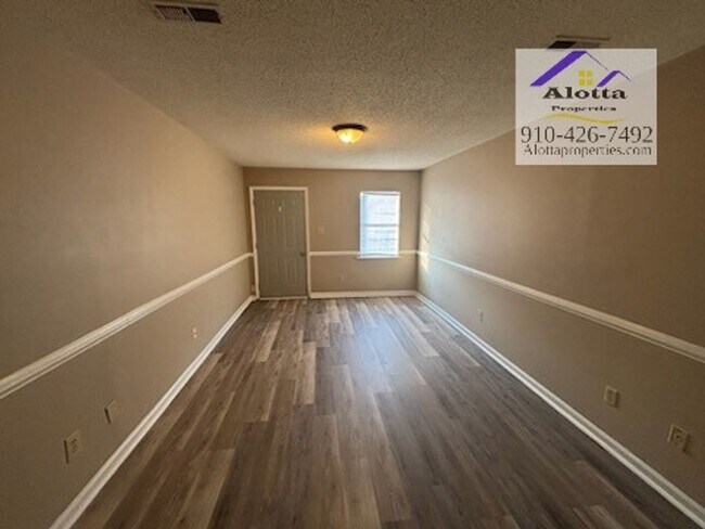 Building Photo - 6412 Ezras Ct